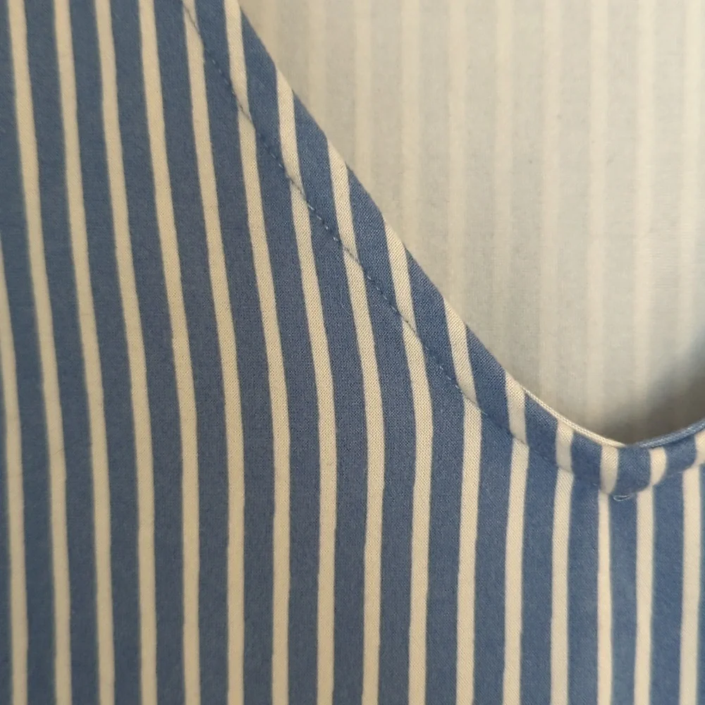 Polly & Esther | Striped Long Bell Sleeve V-neck Crop Top with Back Tie Size XL - Picture 6 of 8